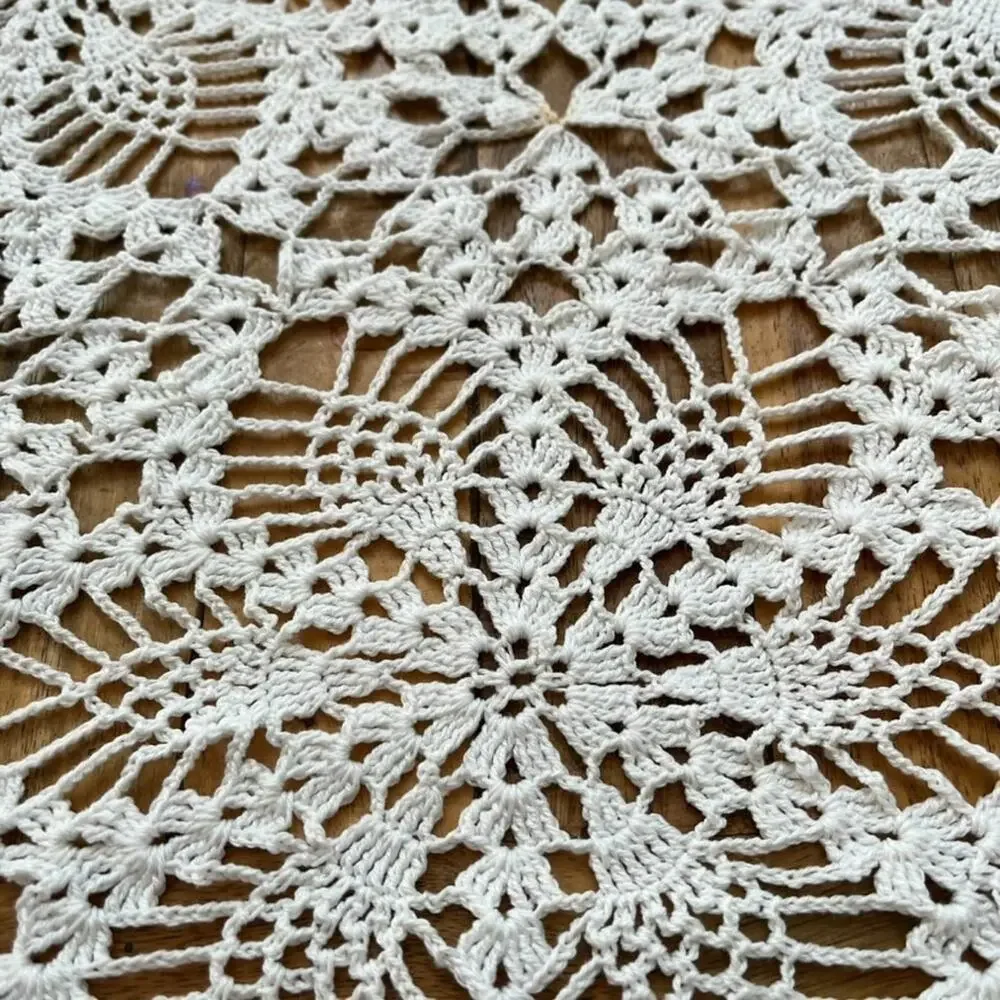 Vintage Handcrafted Off White Crochet Round Tablecloth Scalloped Edge 90x90